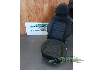 Gebruikte Stoel rechts Mitsubishi Colt (Z2/Z3) 1.3 16V Prijs € 75,00 Margeregeling aangeboden door Autosloperij Kralingen B.V.