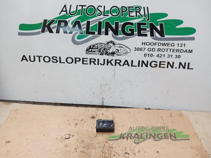 Gebruikte Regensensor BMW 5 serie (E60) 525d 24V Prijs € 19,99 Margeregeling aangeboden door Autosloperij Kralingen B.V.