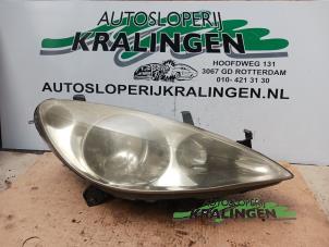 Gebruikte Rechter Koplamp Peugeot 307 (3A/C/D) 1.6 16V Prijs € 34,99 Margeregeling aangeboden door Autosloperij Kralingen B.V.