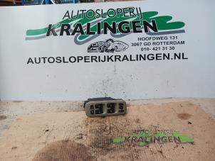 Gebruikte Elektrisch Raam Schakelaar Volvo V70 (SW) 2.4 D5 20V Prijs € 35,00 Margeregeling aangeboden door Autosloperij Kralingen B.V.