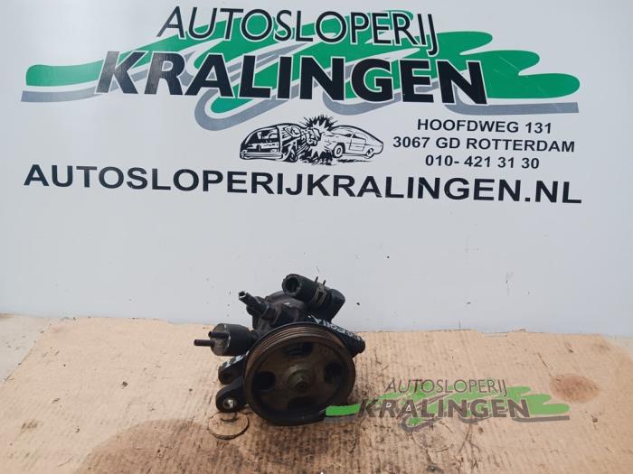 Gebruikte Pomp Servo Toyota Corolla (E11) 1.3 16V Prijs € 50,00 Margeregeling aangeboden door Autosloperij Kralingen B.V.