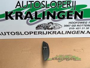 Gebruikte Schakelaar Elektrisch Raam Toyota Yaris (P1) 1.5 T Sport 16V VVT-i Prijs € 25,00 Margeregeling aangeboden door Autosloperij Kralingen B.V.