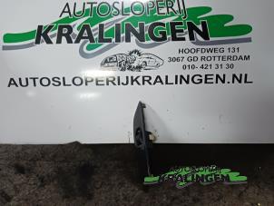 Gebruikte Ruit schakelaar elektrisch Toyota Yaris (P1) 1.5 T Sport 16V VVT-i Prijs € 15,00 Margeregeling aangeboden door Autosloperij Kralingen B.V.