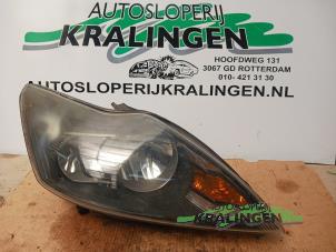 Gebruikte Koplamp rechts Ford Focus 2 Wagon 1.6 16V Prijs € 49,99 Margeregeling aangeboden door Autosloperij Kralingen B.V.