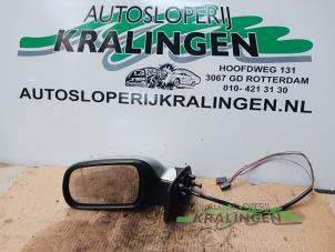 Gebruikte Spiegel Buiten links Peugeot 307 CC (3B) 2.0 16V Prijs € 35,00 Margeregeling aangeboden door Autosloperij Kralingen B.V.