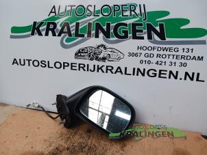Gebruikte Buitenspiegel rechts Opel Agila (A) 1.0 12V Twin Port Prijs € 25,00 Margeregeling aangeboden door Autosloperij Kralingen B.V.