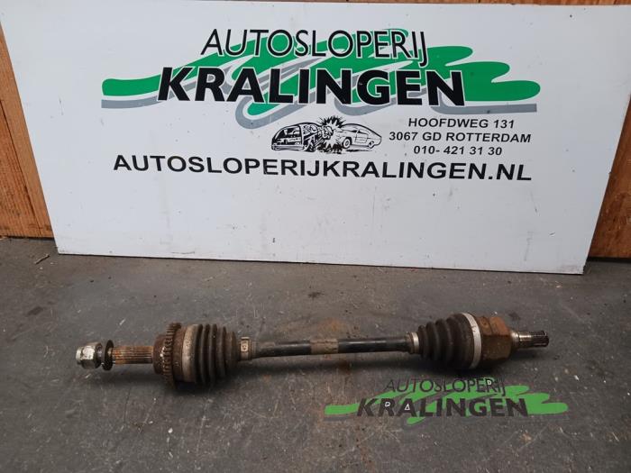 Gebruikte Aandrijfas links-voor Chevrolet Spark (M300) 1.0 16V Prijs € 24,99 Margeregeling aangeboden door Autosloperij Kralingen B.V.
