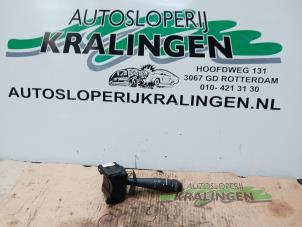 Gebruikte Ruitenwis Schakelaar Renault Twingo II (CN) 1.2 Prijs € 9,99 Margeregeling aangeboden door Autosloperij Kralingen B.V.