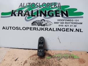 Gebruikte Schakelaar Elektrisch Raam Peugeot 308 SW (4E/H) 1.6 16V THP 150 Prijs € 24,99 Margeregeling aangeboden door Autosloperij Kralingen B.V.
