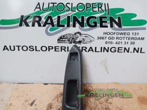 Gebruikte Raam schakelaar elektrisch Volkswagen Touran (1T1/T2) 1.6 Prijs € 19,99 Margeregeling aangeboden door Autosloperij Kralingen B.V.