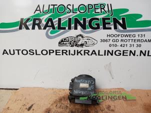 Gebruikte Luchtmassameter Mitsubishi Carisma 1.8 GDI 16V Prijs € 35,00 Margeregeling aangeboden door Autosloperij Kralingen B.V.