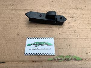 Gebruikte Elektrisch Raam Schakelaar Mitsubishi Galant (EA/EC) 2.0 16V Prijs € 9,99 Margeregeling aangeboden door Autosloperij Kralingen B.V.