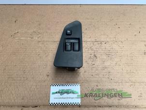 Gebruikte Elektrisch Raam Schakelaar Mitsubishi Space Runner (N1/N2) 1.8 GLi 16V Prijs € 35,00 Margeregeling aangeboden door Autosloperij Kralingen B.V.
