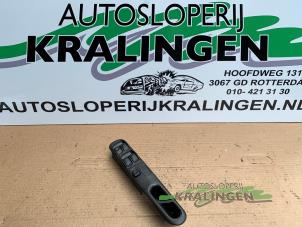Gebruikte Elektrisch Raam Schakelaar Mitsubishi Galant (E5/E7/E8) 1.8i,GLi,GLSi 16V Prijs € 40,00 Margeregeling aangeboden door Autosloperij Kralingen B.V.