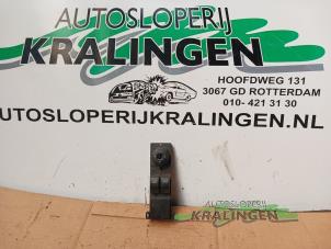 Gebruikte Schakelaar Elektrisch Raam Ford Focus 2 1.6 TDCi 16V 90 Prijs € 9,99 Margeregeling aangeboden door Autosloperij Kralingen B.V.