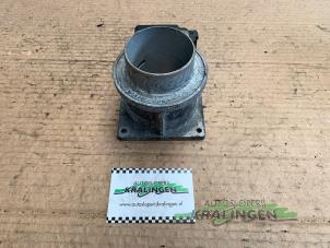 Gebruikte Luchtmassameter Nissan Primera (P10) 2.0i 16V SPi Kat. Prijs € 35,00 Margeregeling aangeboden door Autosloperij Kralingen B.V.