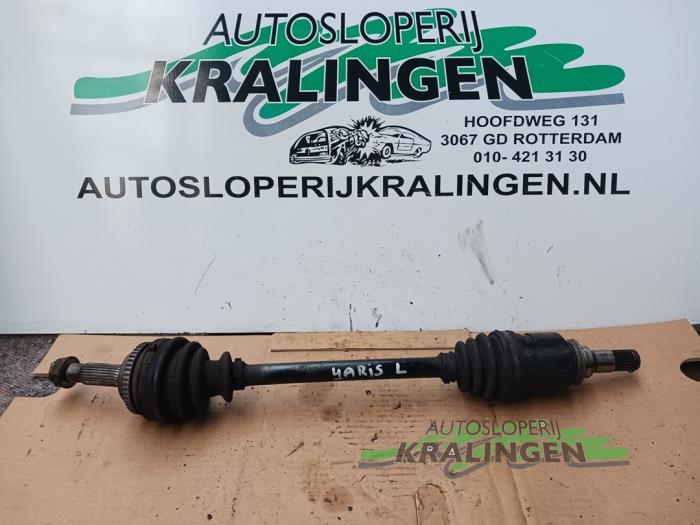 Gebruikte Aandrijfas links-voor Toyota Yaris (P1) 1.0 16V VVT-i Prijs € 24,99 Margeregeling aangeboden door Autosloperij Kralingen B.V.