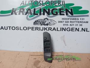 Gebruikte Ruit schakelaar elektrisch Nissan Primera (P11) 2.0 16V Prijs € 9,99 Margeregeling aangeboden door Autosloperij Kralingen B.V.