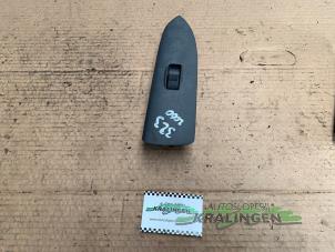 Gebruikte Schakelaar Elektrisch Raam Mazda 323 Fastbreak (BJ14) 2.0 DTiD 16V Prijs € 9,99 Margeregeling aangeboden door Autosloperij Kralingen B.V.