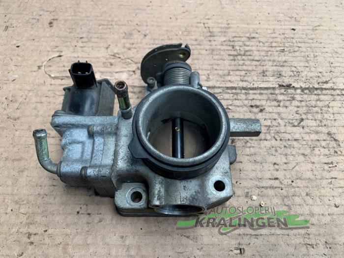 Gasklephuis van een Mazda 323 Fastbreak (BJ14) 1.5 LX,GLX 16V 1999