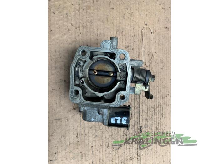 Gasklephuis van een Mazda 323 Fastbreak (BJ14) 1.5 LX,GLX 16V 1999