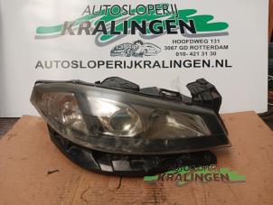 Gebruikte Koplamp rechts Renault Laguna II Grandtour (KG) 2.0 16V Prijs € 149,99 Margeregeling aangeboden door Autosloperij Kralingen B.V.