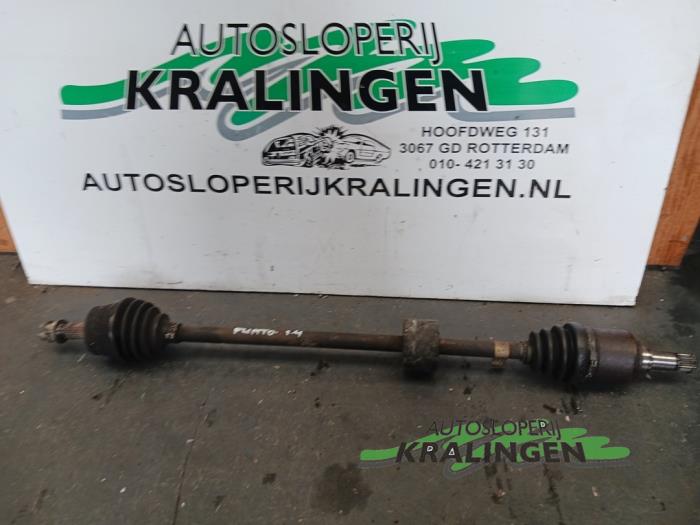 Gebruikte Steekas rechts-voor Fiat Grande Punto (199) 1.4 Prijs € 24,99 Margeregeling aangeboden door Autosloperij Kralingen B.V.