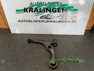 Gebruikte Triangel links-voor Fiat Stilo (192A/B) 1.6 16V 3-Drs. Prijs € 40,00 Margeregeling aangeboden door Autosloperij Kralingen B.V.
