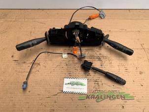 Gebruikte Licht + Raw Schakelaar Peugeot 206 (2A/C/H/J/S) 1.4 XR,XS,XT,Gentry Prijs € 35,00 Margeregeling aangeboden door Autosloperij Kralingen B.V.