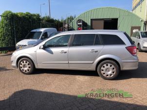 Gebruikte Deur 4Deurs links-achter Opel Astra H SW (L35) 1.7 CDTi 16V Prijs € 74,99 Margeregeling aangeboden door Autosloperij Kralingen B.V.