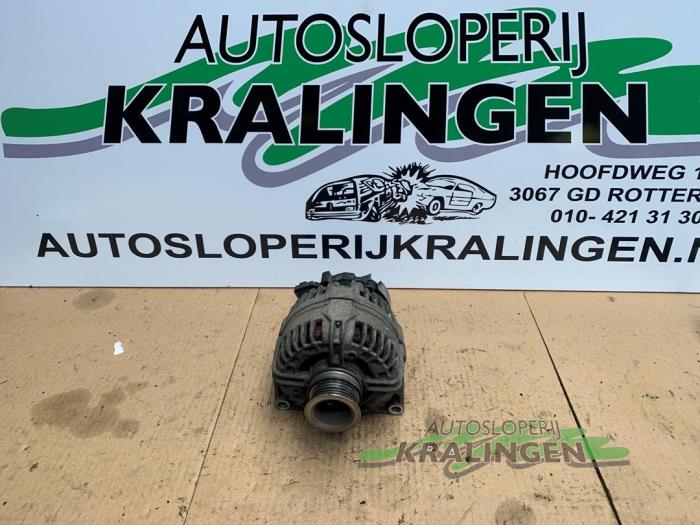 Gebruikte Dynamo Opel Astra H (L48) 1.6 16V Twinport Prijs € 34,99 Margeregeling aangeboden door Autosloperij Kralingen B.V.