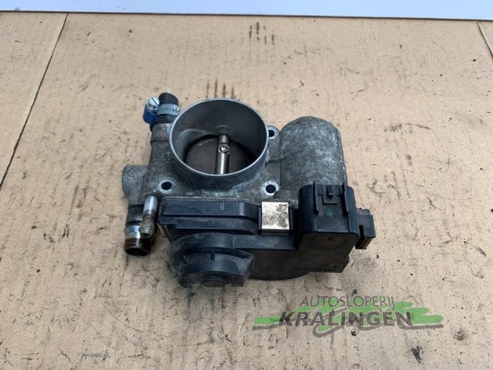 Gebruikte Gasklephuis Opel Astra H (L48) 1.6 16V Twinport Prijs € 9,97 Margeregeling aangeboden door Autosloperij Kralingen B.V.