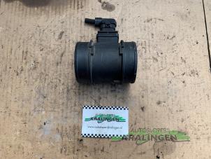 Gebruikte Luchtmassameter Opel Astra H SW (L35) 1.7 CDTi 16V Prijs € 19,99 Margeregeling aangeboden door Autosloperij Kralingen B.V.