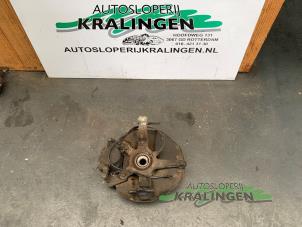 Gebruikte Fusee links-voor Mercedes A (W169) 1.5 A-150 5-Drs. Prijs € 49,99 Margeregeling aangeboden door Autosloperij Kralingen B.V.