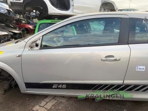 Gebruikte Deur 2Deurs links Opel Astra H GTC (L08) 1.6 16V Twinport Prijs € 99,99 Margeregeling aangeboden door Autosloperij Kralingen B.V.