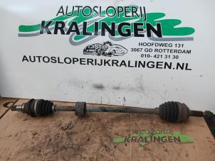 Gebruikte Aandrijfas rechts-voor Daihatsu Cuore (L251/271/276) 1.0 12V DVVT Prijs € 24,99 Margeregeling aangeboden door Autosloperij Kralingen B.V.