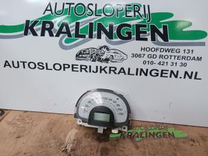 Gebruikte Tellerklok Daihatsu Sirion 2 (M3) 1.0 12V DVVT Prijs € 34,99 Margeregeling aangeboden door Autosloperij Kralingen B.V.