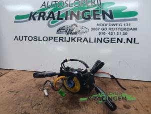 Gebruikte Combischakelaar Stuurkolom Kia Carens II (FJ) 1.8i 16V Prijs € 34,99 Margeregeling aangeboden door Autosloperij Kralingen B.V.