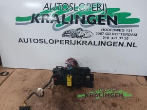 Gebruikte Zekeringkast Mercedes CLK (C208) 2.0 200 16V Prijs € 45,00 Margeregeling aangeboden door Autosloperij Kralingen B.V.