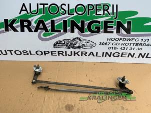 Gebruikte Ruitenwis Mechaniek Mazda 626 (GW19) 1.8i 16V Prijs € 25,00 Margeregeling aangeboden door Autosloperij Kralingen B.V.