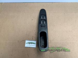 Gebruikte Schakelaar Elektrisch Raam Kia Rio (DC22/24) 1.5 RS,LS 16V Prijs € 25,00 Margeregeling aangeboden door Autosloperij Kralingen B.V.