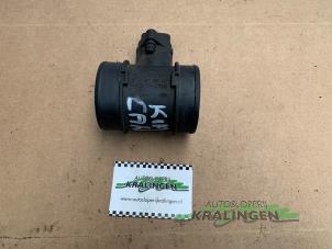 Gebruikte Luchtmassameter Kia Carens II (FJ) 2.0 CRDI 16V Prijs € 19,99 Margeregeling aangeboden door Autosloperij Kralingen B.V.