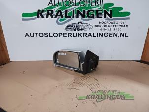 Gebruikte Buitenspiegel links Kia Carens II (FJ) 1.8i 16V Prijs € 24,99 Margeregeling aangeboden door Autosloperij Kralingen B.V.