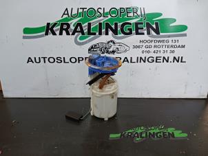 Gebruikte Benzinepomp Volkswagen Eos (1F7/F8) 2.0 FSI 16V Prijs € 29,99 Margeregeling aangeboden door Autosloperij Kralingen B.V.