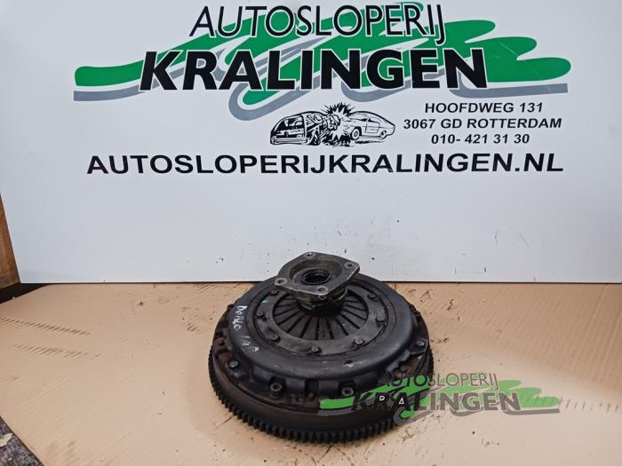 Gebruikte Vliegwiel dubbele massa Fiat Doblo (223A/119) 1.9 JTD Prijs € 199,99 Margeregeling aangeboden door Autosloperij Kralingen B.V.