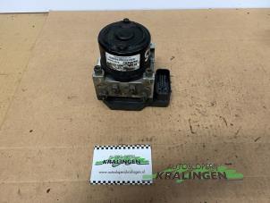 Gebruikte ABS Pomp Kia Carens II (FJ) 1.8i 16V Prijs € 35,00 Margeregeling aangeboden door Autosloperij Kralingen B.V.