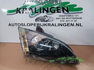 Gebruikte Koplamp rechts Ford Focus 2 2.0 TDCi 16V Prijs € 149,99 Margeregeling aangeboden door Autosloperij Kralingen B.V.