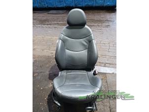 Gebruikte Stoel rechts Mini Mini Cooper S (R53) 1.6 16V Prijs € 99,99 Margeregeling aangeboden door Autosloperij Kralingen B.V.