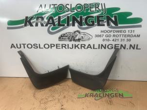 Gebruikte Spatlap Toyota Yaris (P1) 1.3 16V VVT-i Prijs op aanvraag aangeboden door Autosloperij Kralingen B.V.