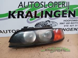 Gebruikte Koplamp links BMW 5 serie Touring (E39) 523i 24V Prijs € 49,99 Margeregeling aangeboden door Autosloperij Kralingen B.V.